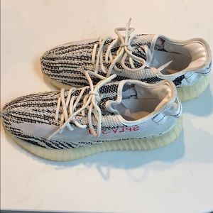 Yeezy-like Tennis Shoes